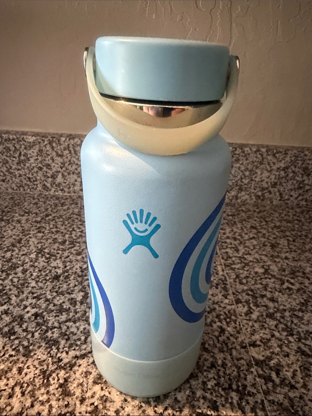 Hydro Flask Powder Blue Insulated Bottle with Wave Graphics || 32oz wide mouth